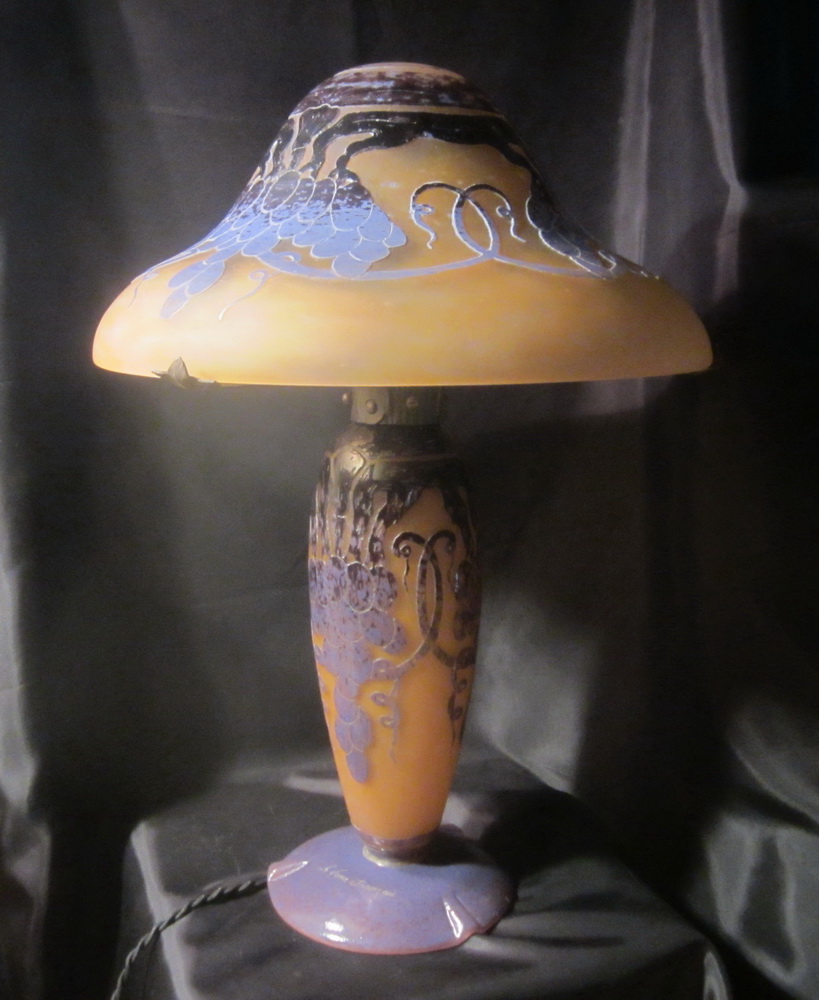 Art deco acid etched cameo glass grapes lamp by Charles Schneider, Le Verre Franais, ca 1918 - 1922. H 48 cm 