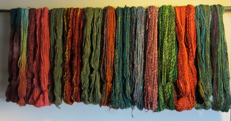 hand gesponnen en hand gekleurde alpaca wol, breiwol/ hand spun and hand dyed alpaca wool, anti allergeen