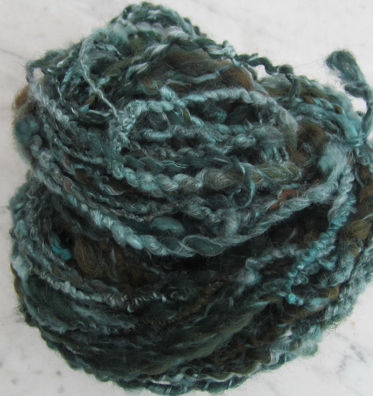 Hand spun and dyed  alpaca Art yarn of kunst(ige) alpacawol, alpaca; hand gekleurd en gesponnen