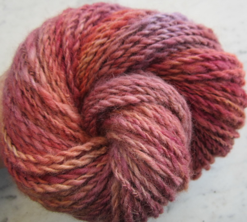 hand gesponnen en hand gekleurde alpaca wol, breiwol/ hand spun and hand dyed alpaca wool, anti allergeen