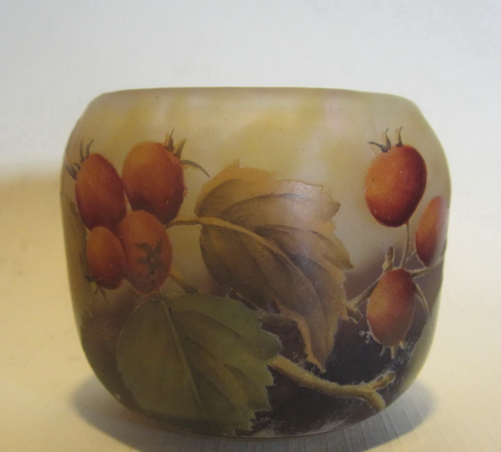 rt nouveau acid etched DAUM NANCY cameo glass vase with rose hips