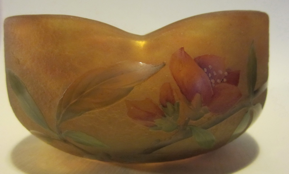  art nouveau acid etched DAUM NANCY cameo glass vase with floral decoration.
