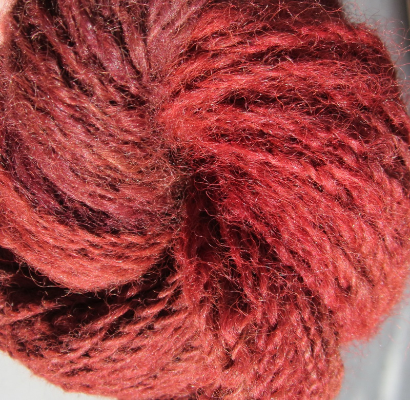 hand gesponnen en hand gekleurde alpaca wol, breiwol/ hand spun and hand dyed alpaca wool, anti allergeen