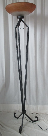 Stunning art deco floor lamp, with wrought iron base. Daum Nancy!