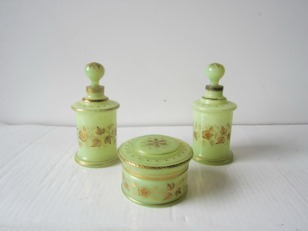 Vaseline/uranium opaline glass set, 3 pieces. Late 19tj century